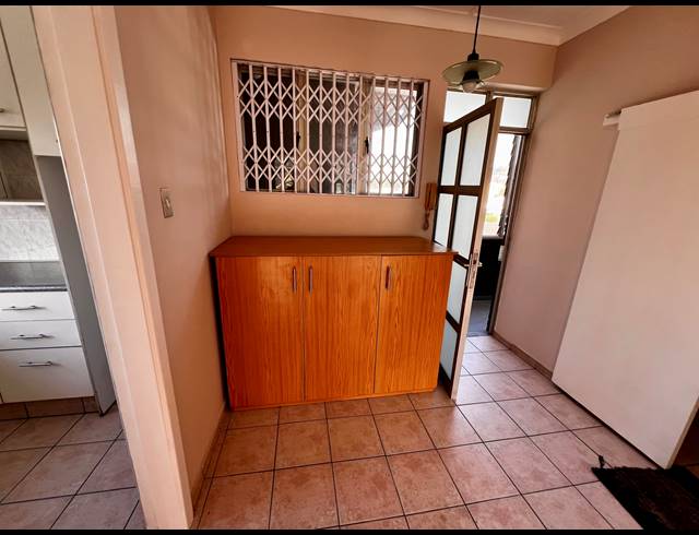 1.5 BEDROOM APARTMENT FOR SALE IN BULWER